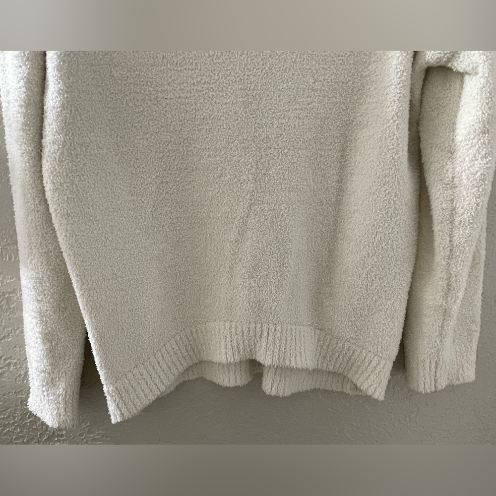 YAIRA Women’s Soft Cozy Cream V-Neck Sweater Size Medium - Picture 3 of 7